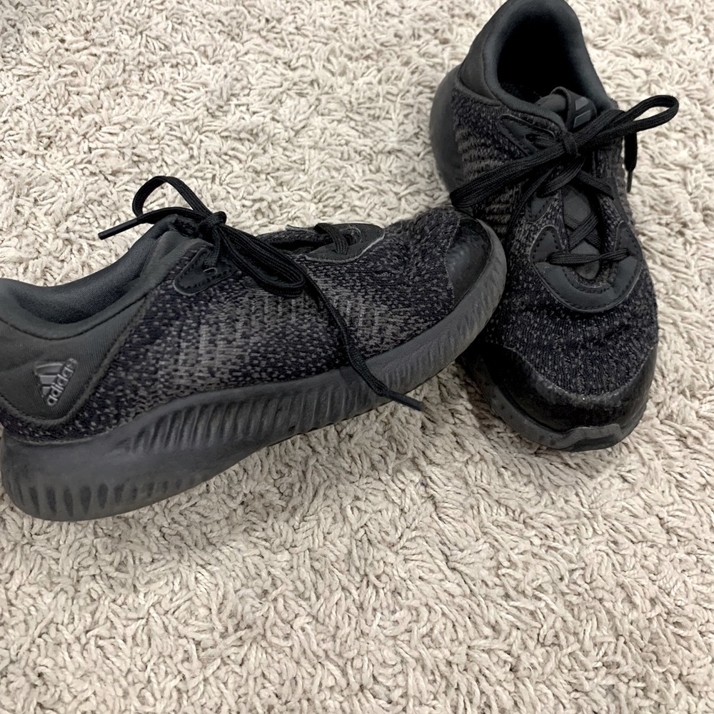 Adidas toddler 10 shoes.  In very good condition.  Some wear on inside back.